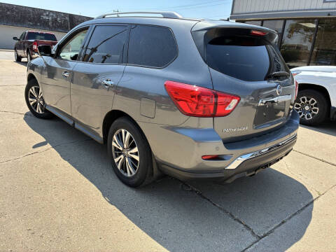 2017 Nissan Pathfinder SL