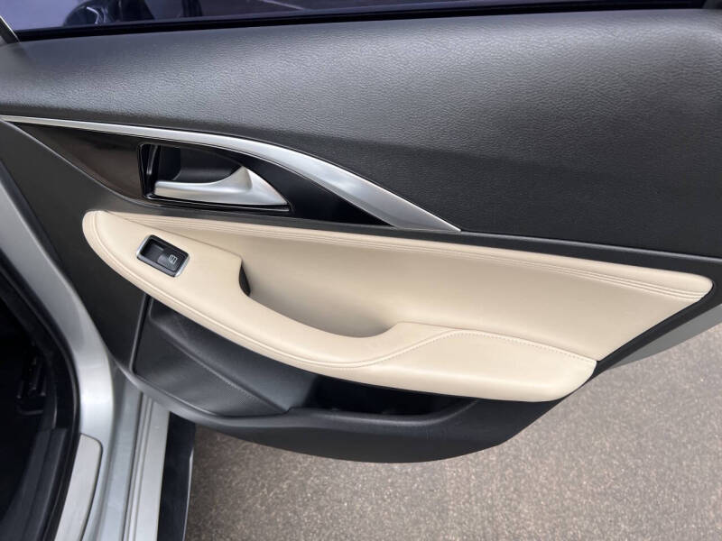 2018 Infiniti QX30 Premium