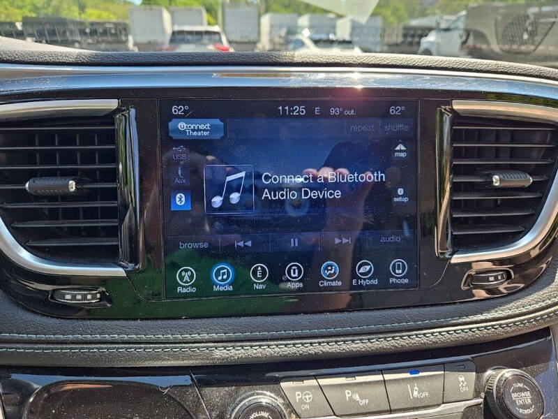 2017 Chrysler Pacifica Hybrid Platinum