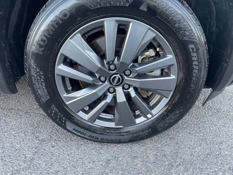 2025 Nissan Pathfinder SV