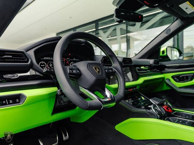 2025 Lamborghini Urus SE