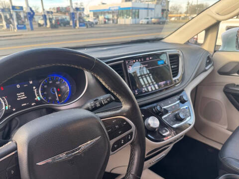 2022 Chrysler Pacifica Touring L