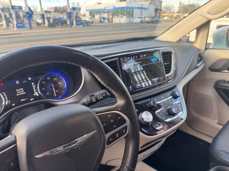 2022 Chrysler Pacifica Touring L