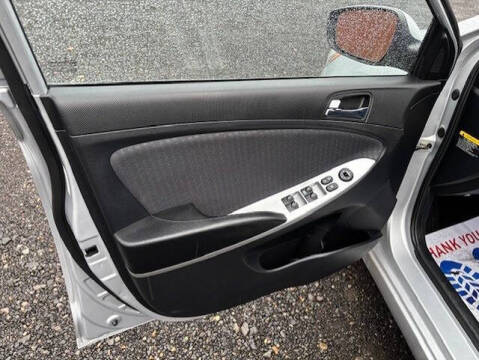 2012 Hyundai Accent SE