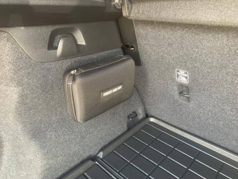 2023 Volvo XC40 B5 Plus Dark Theme