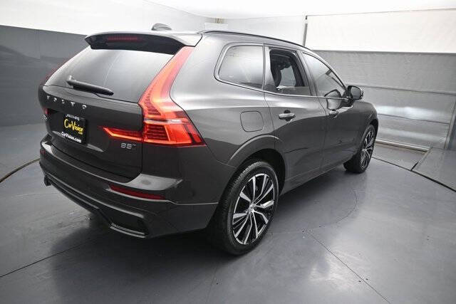 2023 Volvo XC60 B5 Plus Dark Theme
