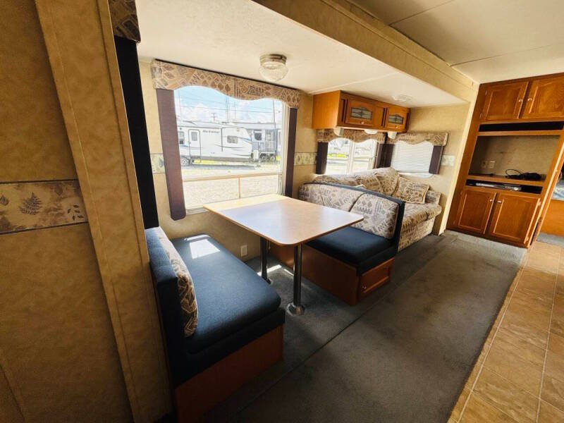 2006 Dutchmen Fourwinds 31B