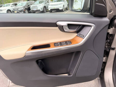 2016 Volvo XC60 T5 Drive-E Platinum