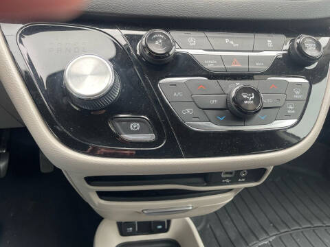 2017 Chrysler Pacifica Touring-L