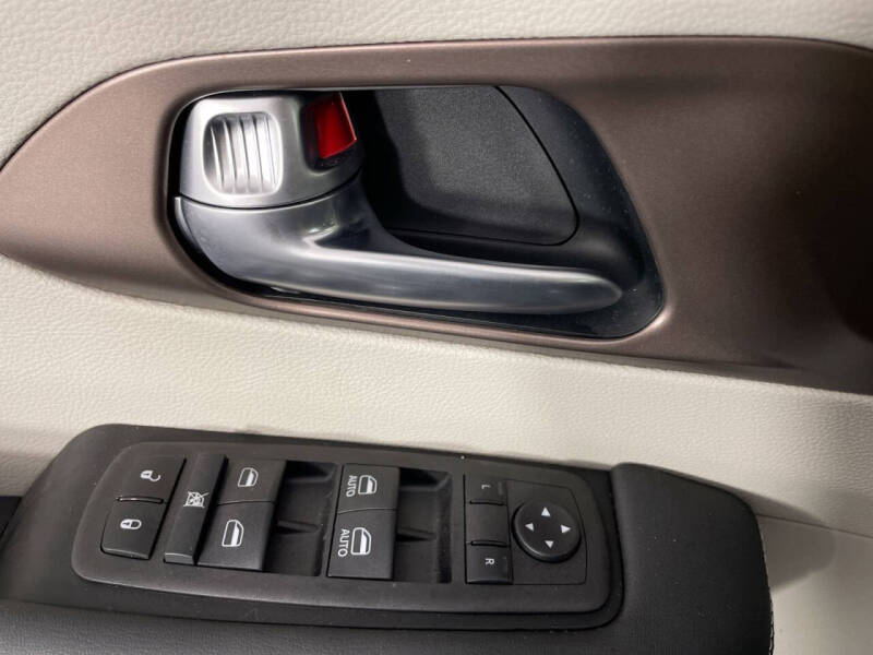 2024 Chrysler Voyager LX