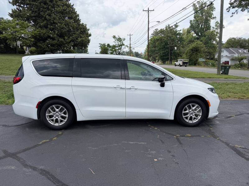 2024 Chrysler Pacifica Touring L
