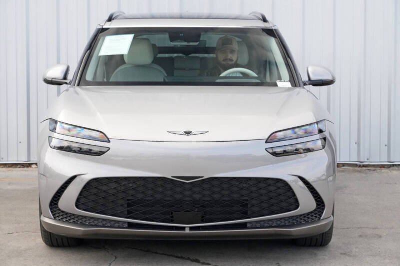 2024 Genesis GV60 Standard