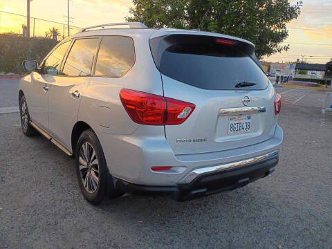 2018 Nissan Pathfinder S