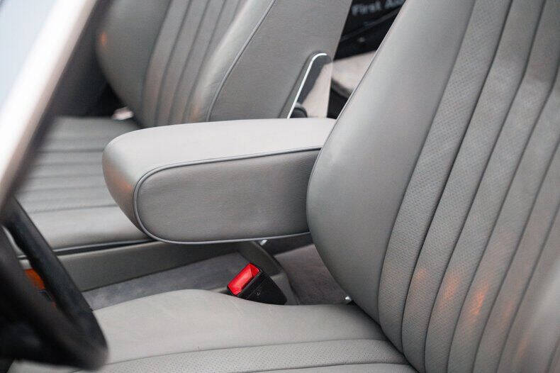 1986 Mercedes-Benz 560-Class 560 SL