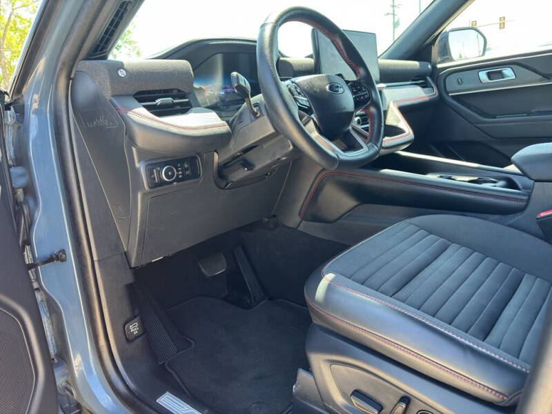 2025 Ford Explorer ST-Line