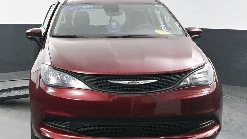 2023 Chrysler Voyager LX