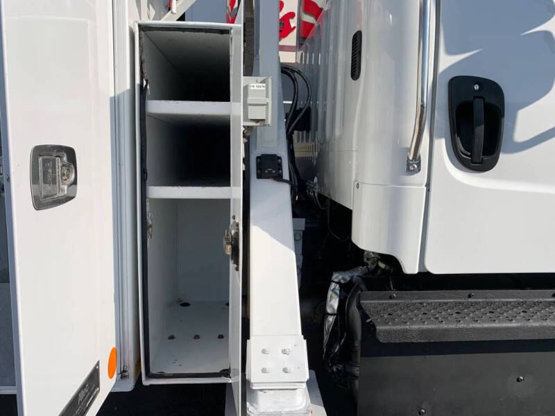 2014 Freightliner M2 106