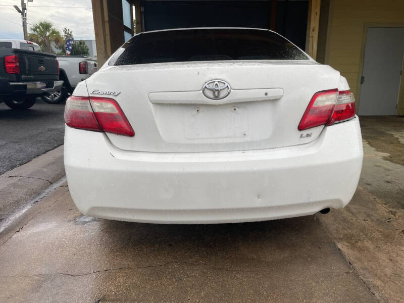 2009 Toyota Camry LE photo 4