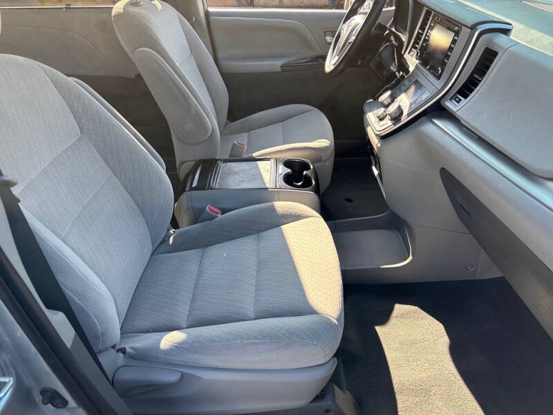 2020 Toyota Sienna LE 8-Passenger