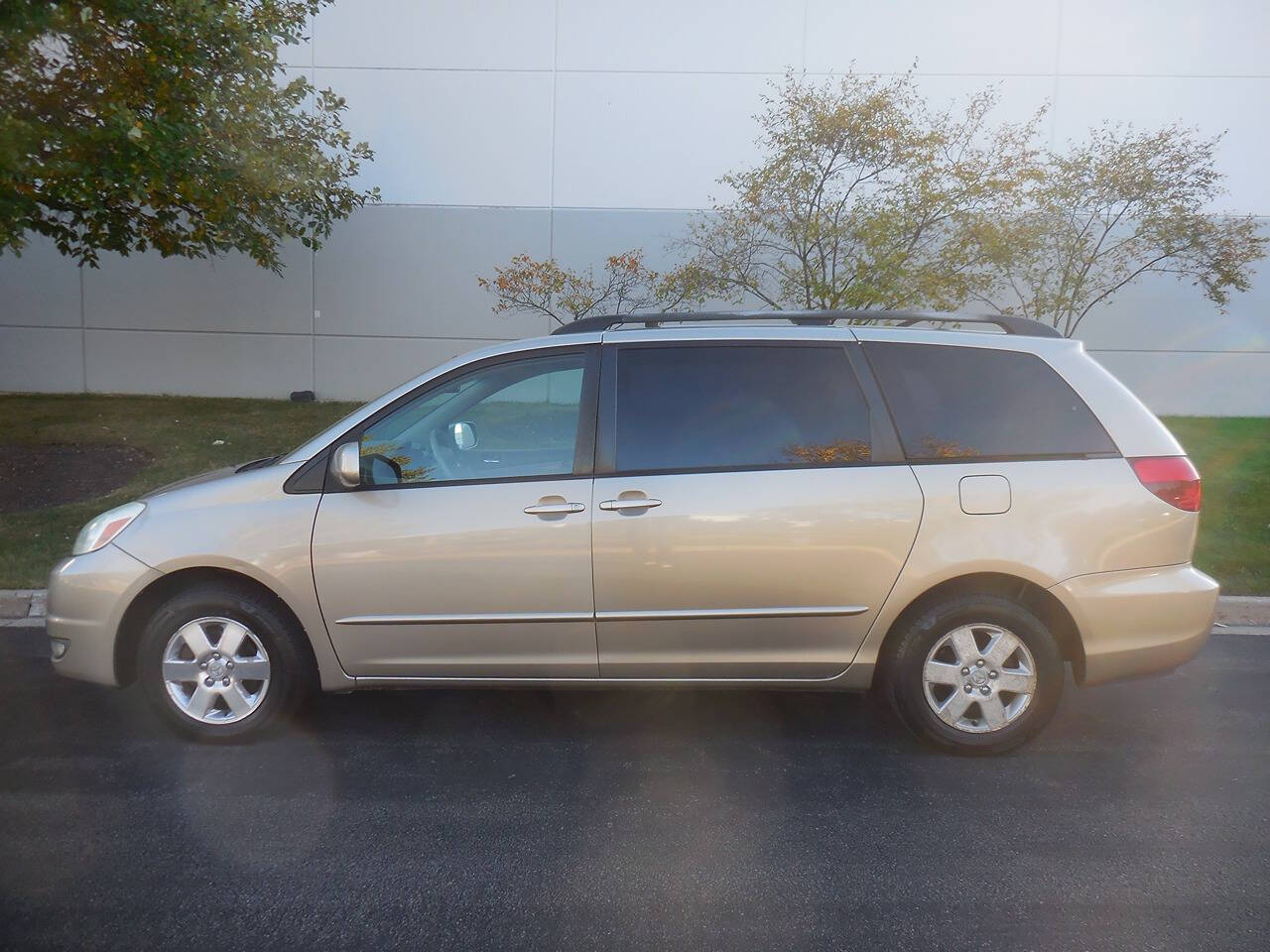 2004 Toyota Sienna for sale at Genuine Motors in Schaumburg, IL