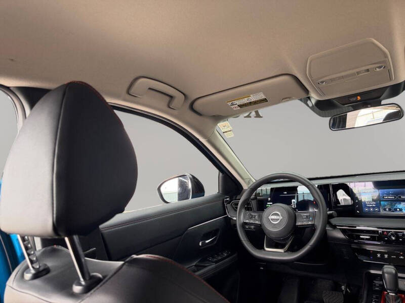 2025 Nissan Kicks SR