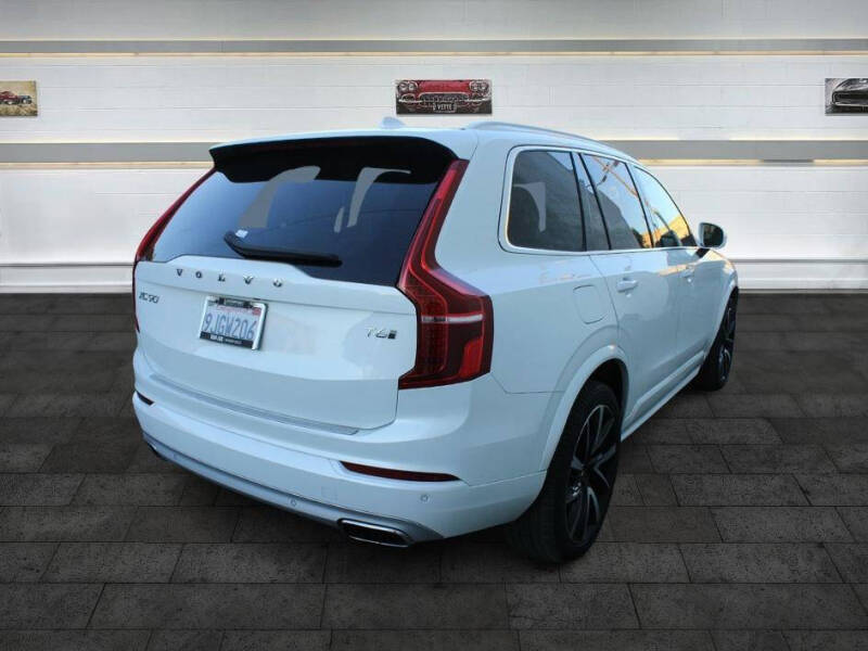 2020 Volvo XC90 T6 Momentum 6-Passenger