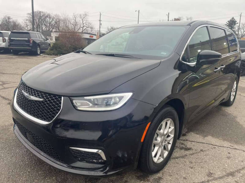 2025 Chrysler Pacifica Select