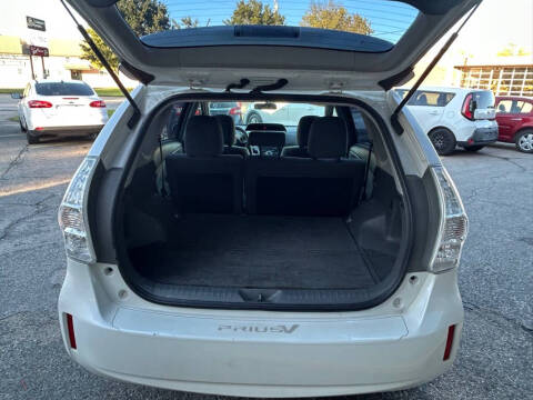 2013 Toyota Prius v Three