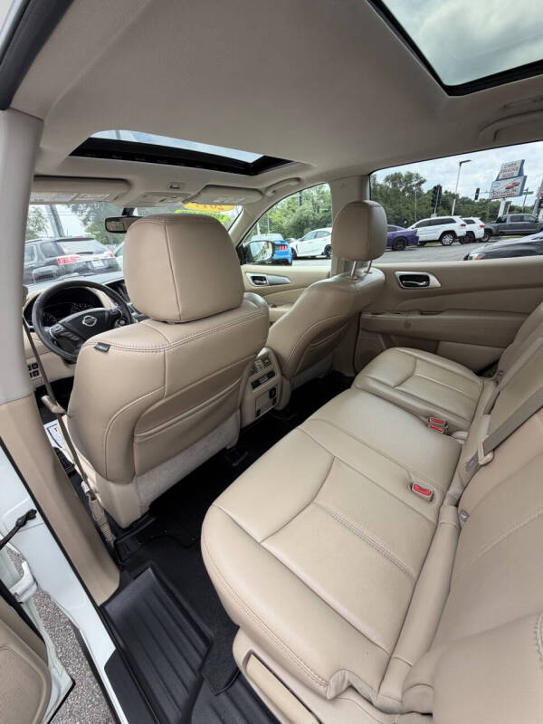 2017 Nissan Pathfinder SL