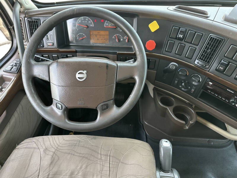 2017 Volvo VNL