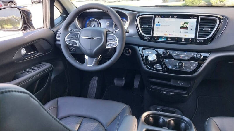 2026 Chrysler Voyager LX