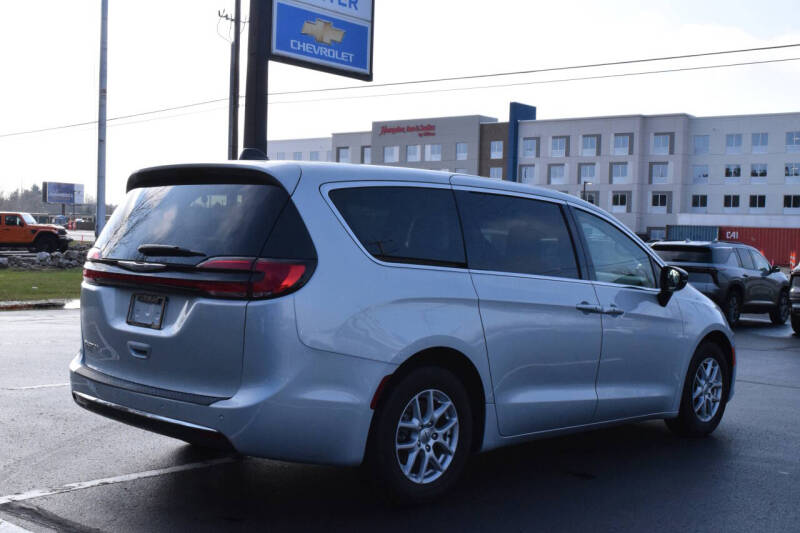 2024 Chrysler Pacifica Touring L