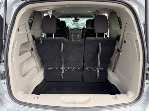 2023 Chrysler Voyager LX