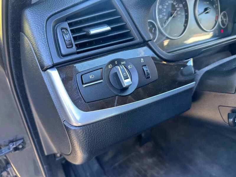 2011 BMW 5 Series 528i