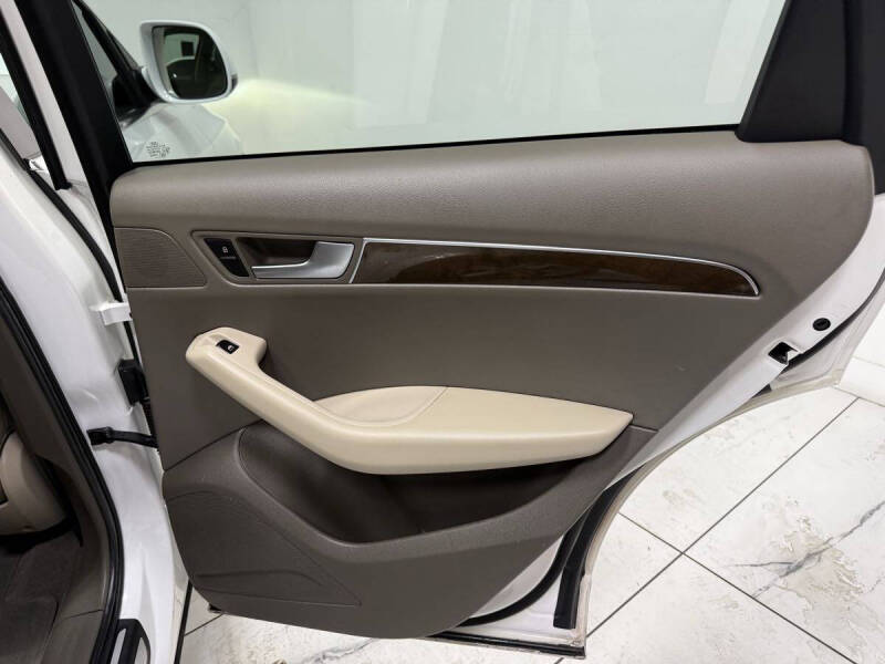 2011 Audi Q5 2.0T quattro Premium Plus