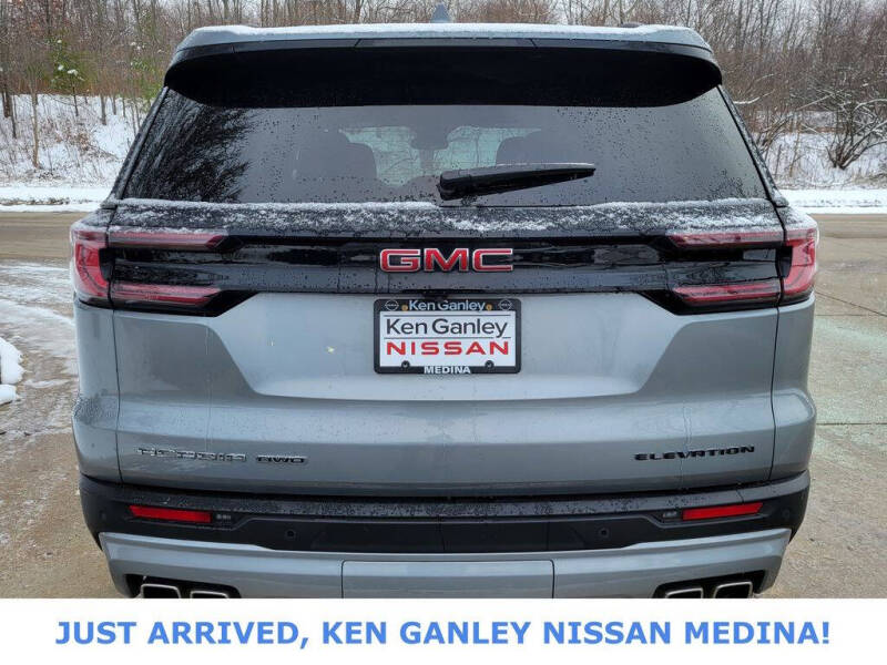 2024 GMC Acadia Elevation