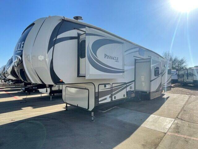 2017 Jayco Pinnacle 37MDQS- Mid bunk for sale at Buy Here Pay Here RV in Burleson TX