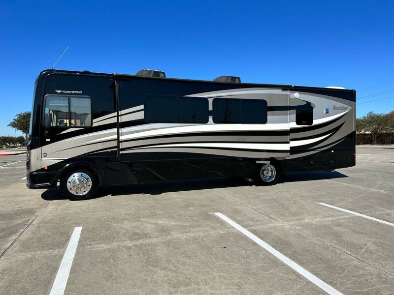 2017 Fleetwood Bounder 35k 1.5 Bath, KING BED, Sleeps 6 for sale at Top Choice RV in Spring TX