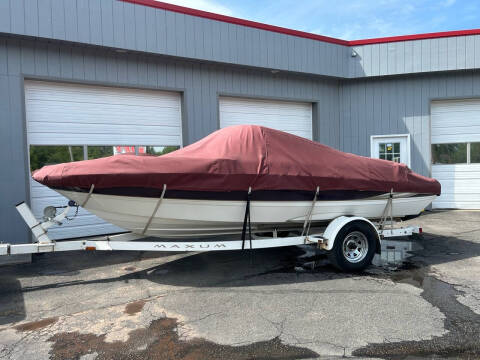 1999 Maxum 1950NR for sale at Bob's Imports in Clinton IL