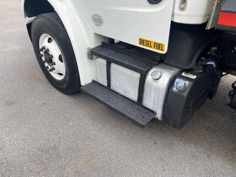 2016 Freightliner M2 106
