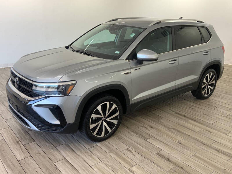 2024 Volkswagen Taos SE's photo