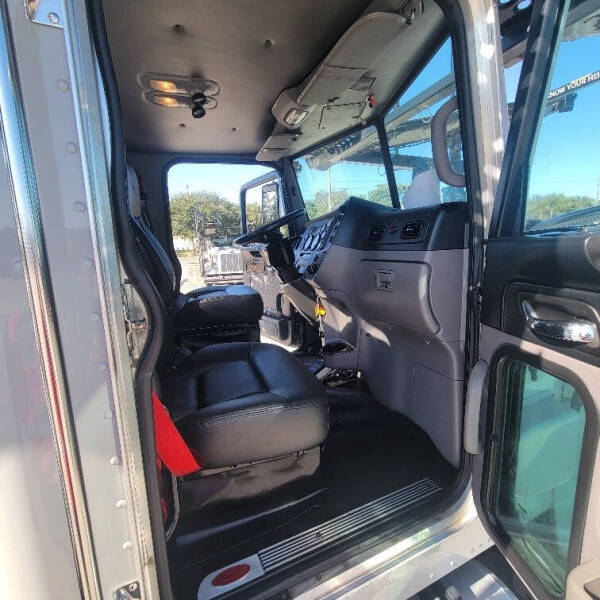 2020 Peterbilt 365