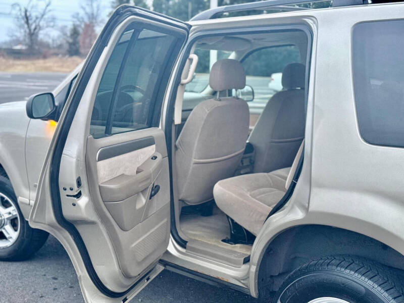 2004 Ford Explorer XLT