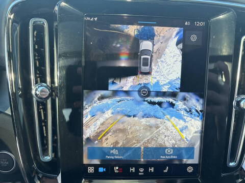 2025 Volvo XC40 B5 Plus Bright Theme