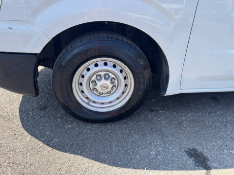 2014 Nissan NV 2500 HD SV