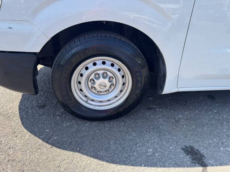 2014 Nissan NV 2500 HD SV