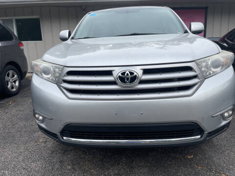 2011 Toyota Highlander for sale at Ideal Cars in Hamilton OH