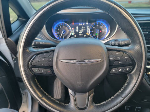 2020 Chrysler Pacifica Limited Red S