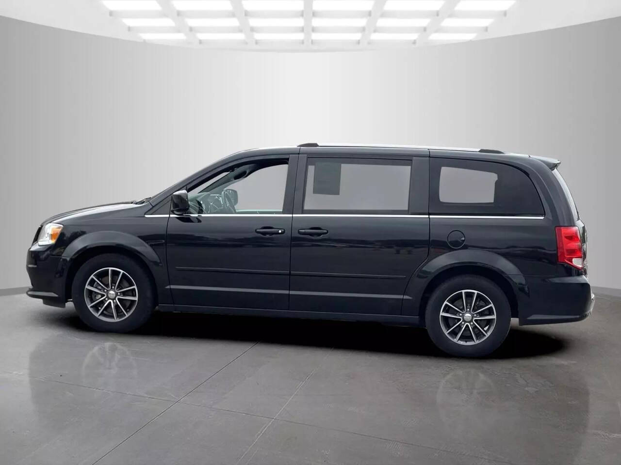 2017 Dodge Grand Caravan for sale at Used Cars Toledo in Oregon, OH