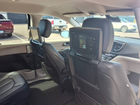 2017 Chrysler Pacifica Touring-L Plus